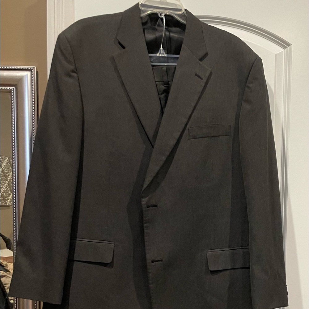Men’s Haggar suit.